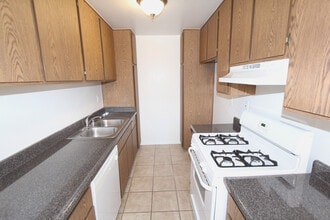 5421 Kester Ave, Unit Kester Apartments in Sherman Oaks, CA - Foto de edificio - Building Photo