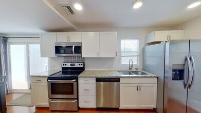 3729 31st Ave S in St. Petersburg, FL - Foto de edificio - Building Photo