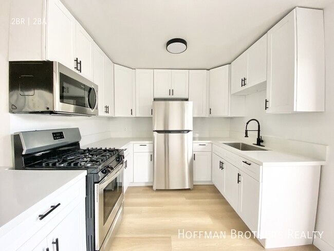 136 S Oxford Ave in Los Angeles, CA - Foto de edificio - Building Photo