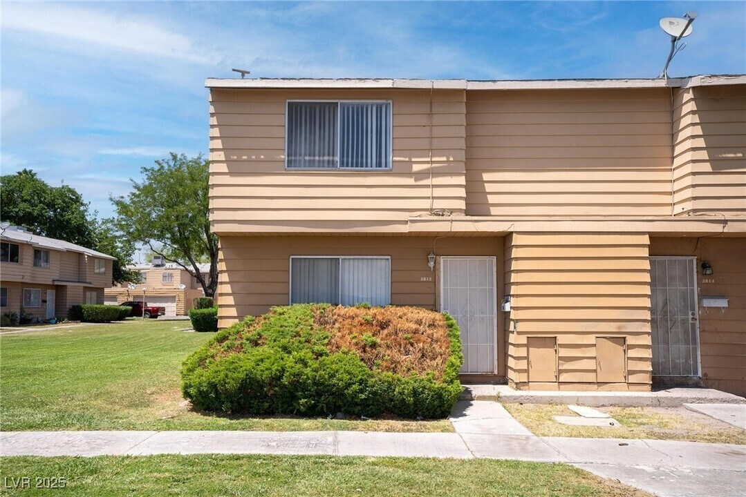 3812 Surfrider Ln in Las Vegas, NV - Building Photo