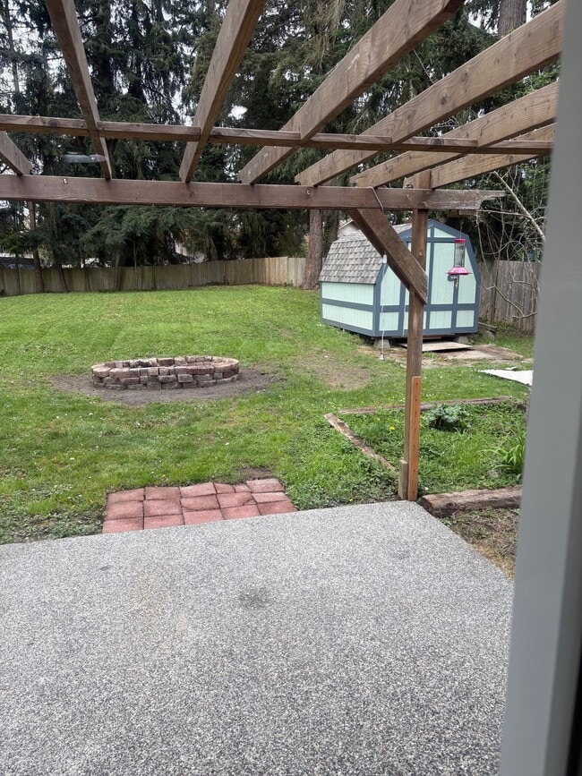 1385 Graham Dr in Camano, WA - Building Photo - Building Photo