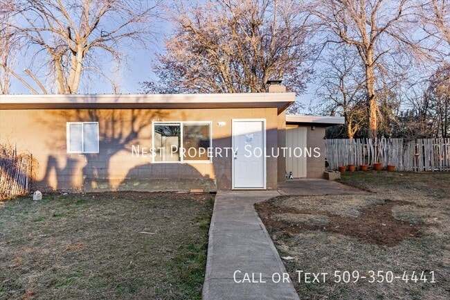 4460 Circle Pl NE in Moses Lake, WA - Building Photo - Building Photo