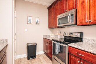 921 Muirfield Dr in Starkville, MS - Foto de edificio - Building Photo