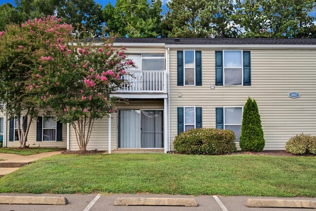 Aston Ridge Apartments in Richmond, VA - Foto de edificio - Building Photo