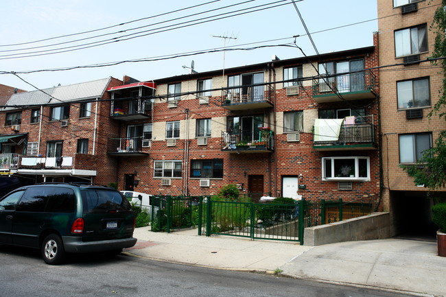 14455-14459 37th Ave in Flushing, NY - Foto de edificio - Building Photo