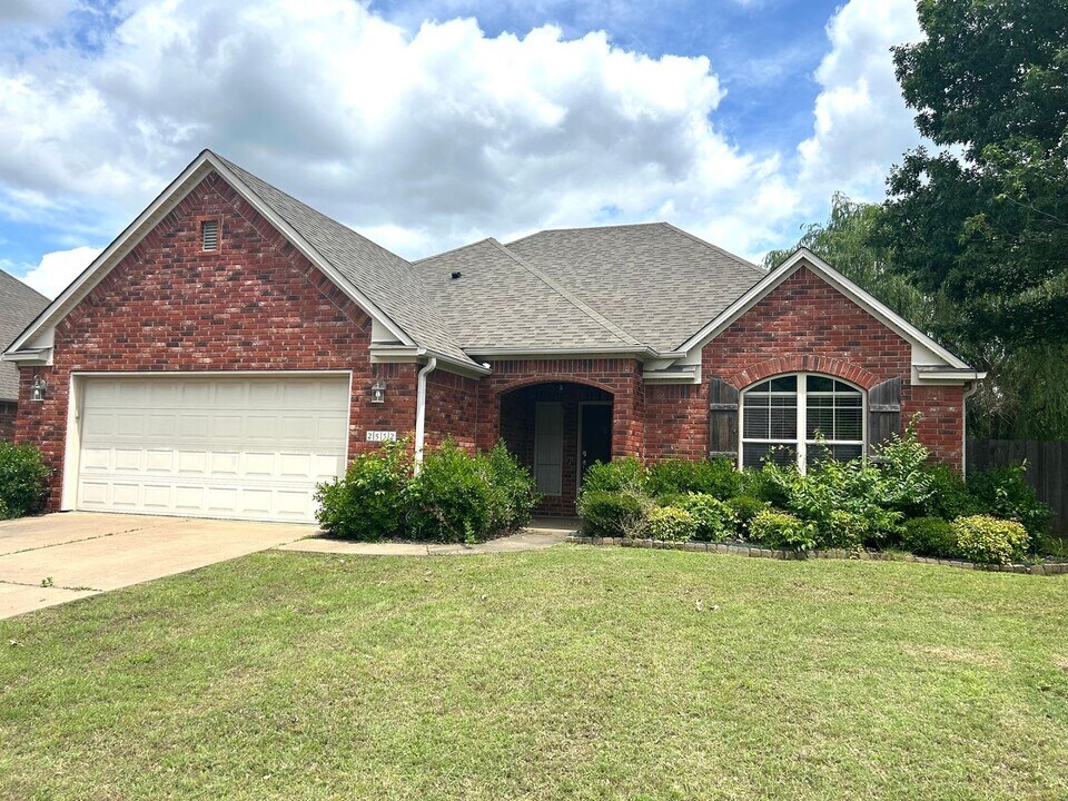 2532 N Trafalger Dr in Fayetteville, AR - Building Photo
