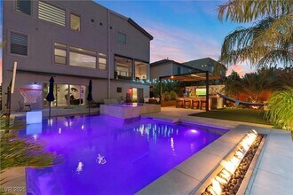 8620 Grove Mill Ct in Las Vegas, NV - Building Photo - Building Photo