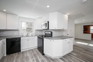 721 Ledochowski St in Lemont, IL - Building Photo