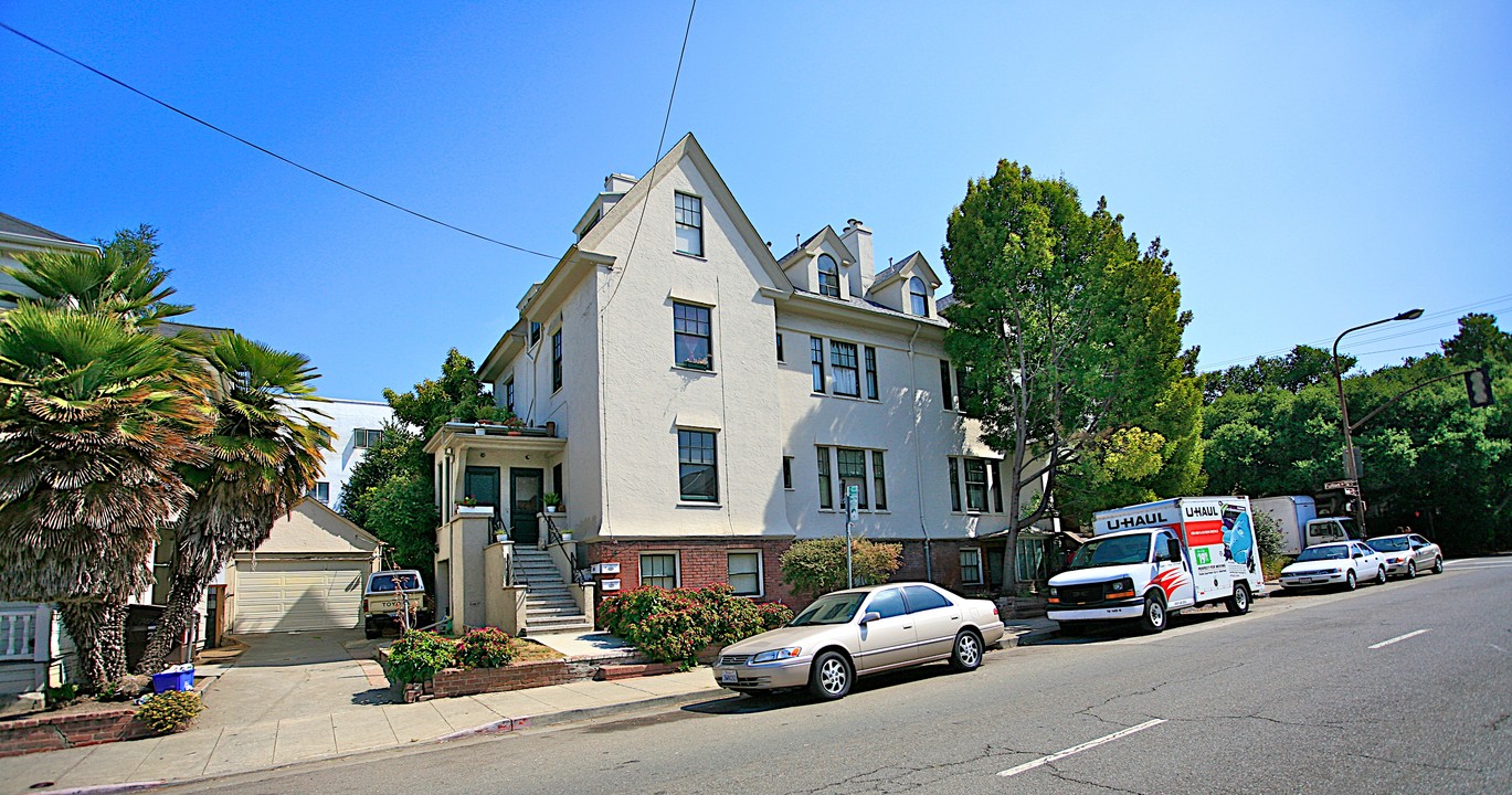 2135 Haste in Berkeley, CA - Foto de edificio