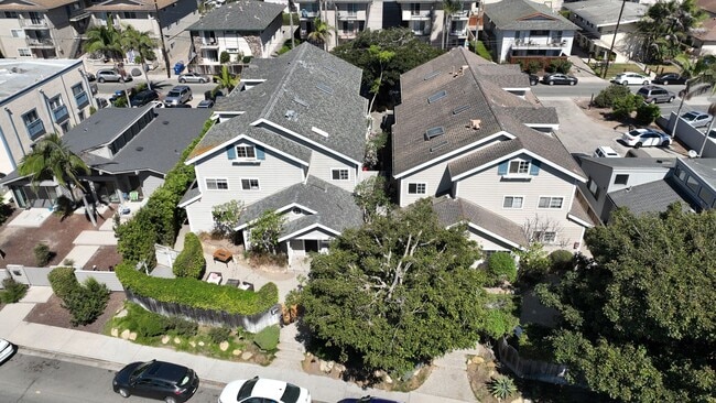 6536 Del Playa Dr in Isla Vista, CA - Foto de edificio - Building Photo
