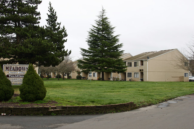 Meadows Apartments in Sheridan, OR - Foto de edificio - Building Photo