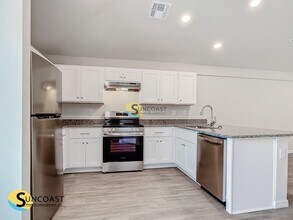 11048 Reims Ave in Englewood, FL - Foto de edificio - Building Photo