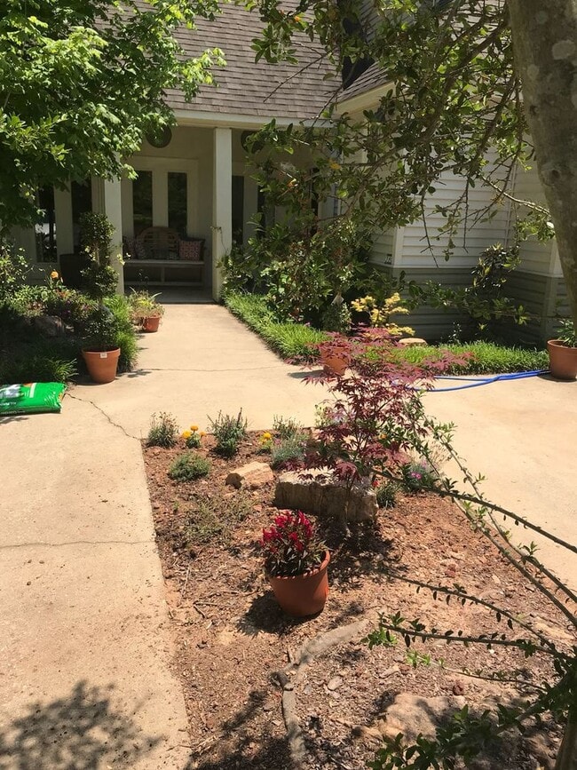 Hickory Woods Auburn in Auburn, AL - Building Photo - Building Photo