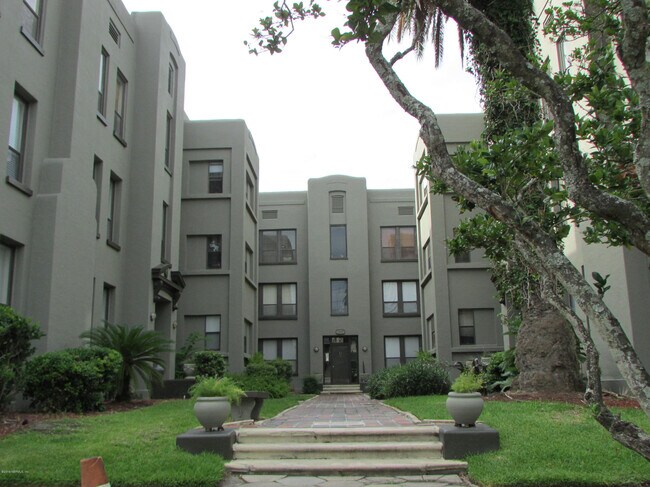property at 2545 Oak St