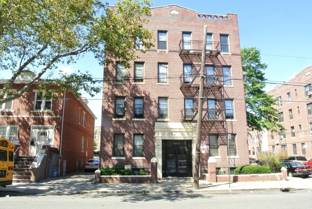 1035 Willmohr St in Brooklyn, NY - Building Photo