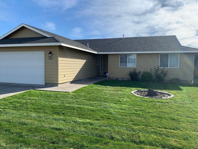 7912 Quadra Dr in Pasco, WA - Building Photo - Building Photo
