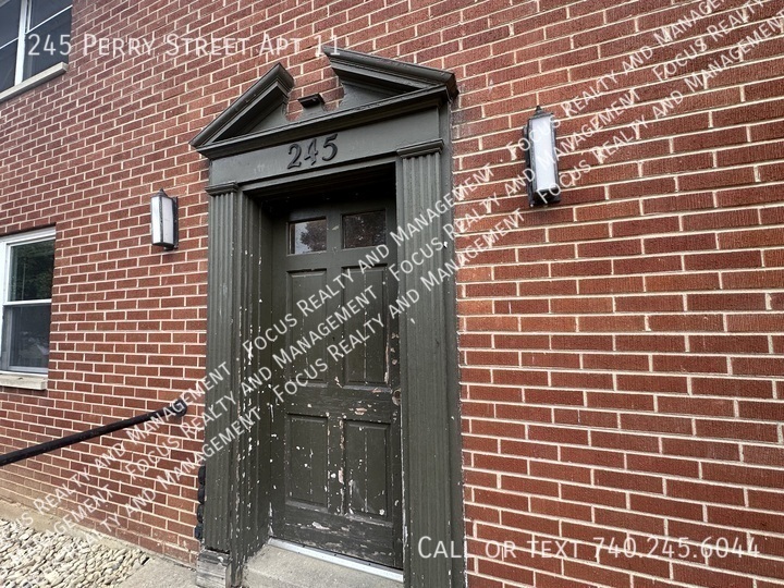 245 Perry St-Unit -11 in Lancaster, OH - Building Photo