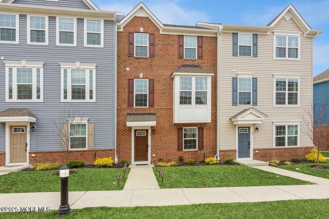32 American Wy in Cliffwood, NJ - Building Photo