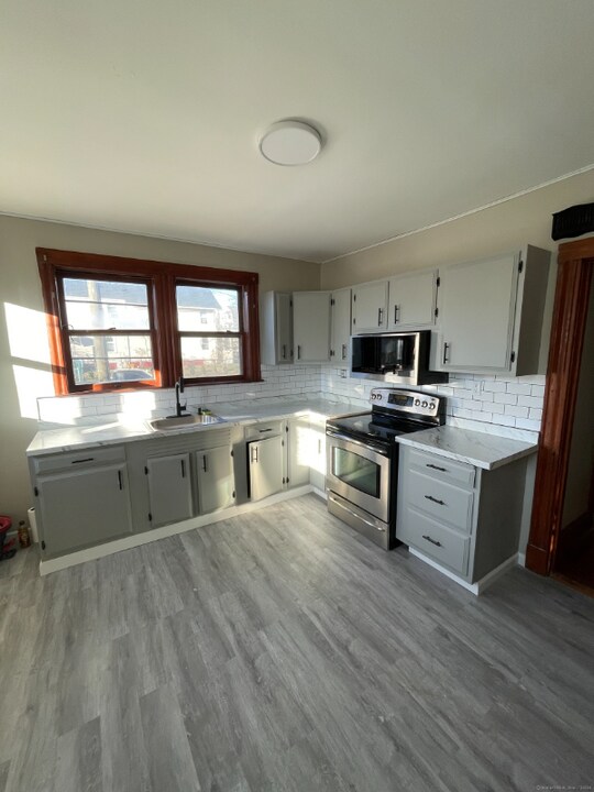 177 South St, Unit 177 South St, FL 1, Hartford, CT 06114 in Hartford, CT - Foto de edificio