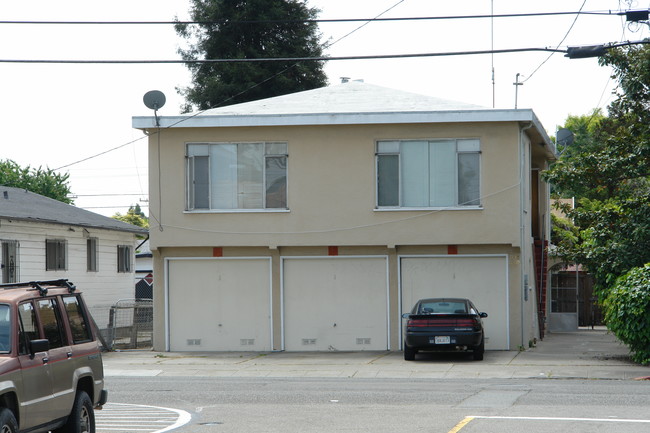 1136-1140 Dwight Way in Berkeley, CA - Building Photo - Building Photo