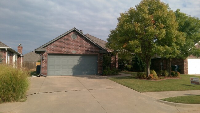 12400 Village Ln in Oklahoma City, OK - Building Photo - Building Photo