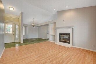 7628 W Oyster Cove Dr in Las Vegas, NV - Building Photo - Building Photo