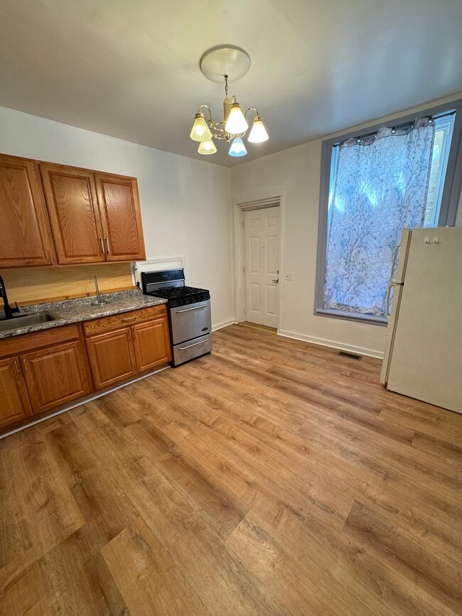 917 W 35th St, Unit 1R