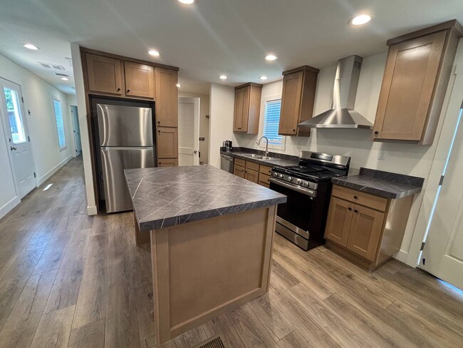 240 Sacramento Ave in Hamilton City, CA - Building Photo - Building Photo