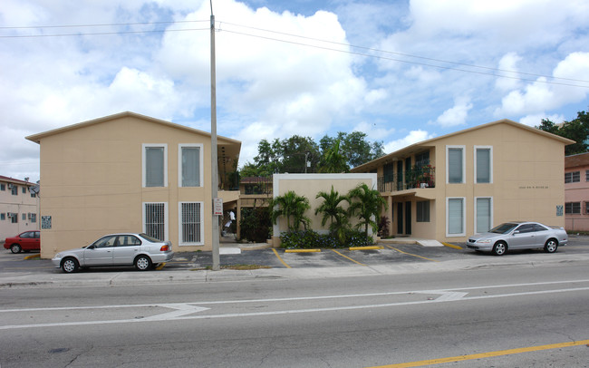 Mayras Court Apartments in Miami, FL - Building Photo - Building Photo