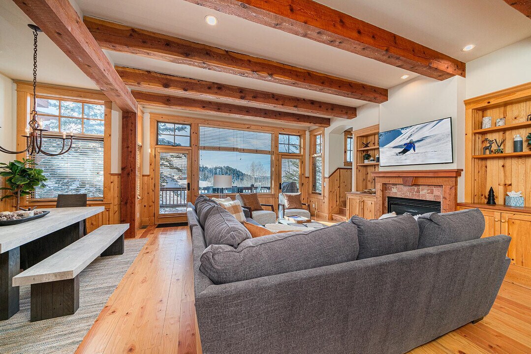 215 Double Eagle Dr in Mountain Village, CO - Building Photo
