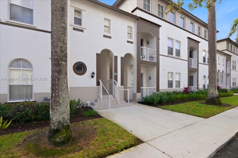 4435 SW 160th Ave in Miramar, FL - Foto de edificio