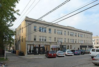 2301-2305 W Devon Ave in Chicago, IL - Foto de edificio - Building Photo