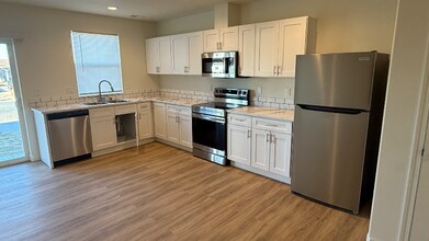 2637 W Marina Dr in Moses Lake, WA - Building Photo - Building Photo