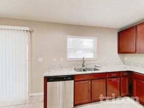 2834 Shelburne Way in St. Cloud, FL - Foto de edificio - Building Photo