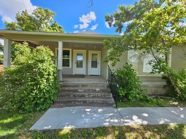 property at 1104-1106 M Ave
