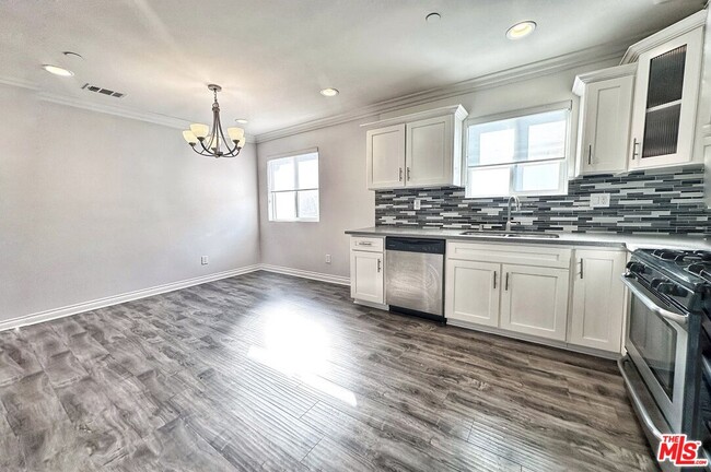4829 W 17th St in Los Angeles, CA - Building Photo - Building Photo