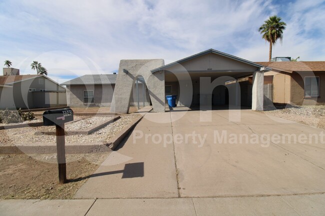 4042 E Burgess Ln in Phoenix, AZ - Building Photo - Building Photo
