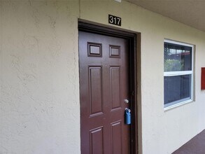 3341 NW 47th Terrace, Unit 317 in Lauderdale Lakes, FL - Building Photo - Building Photo