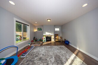 3205 NE Tillicum Cir in Camas, WA - Building Photo - Building Photo