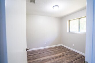 7130 Heath St in Houston, TX - Foto de edificio - Building Photo