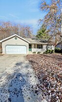 4911 Hunter Village Dr in Ooltewah, TN - Building Photo