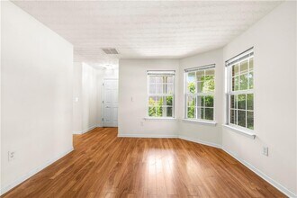 3740 Crescent Walk Ln NE in Suwanee, GA - Building Photo - Building Photo