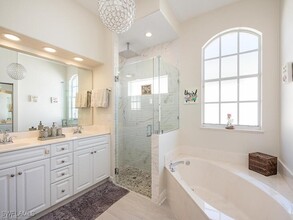 8098 Tauren Ct in Naples, FL - Foto de edificio - Building Photo