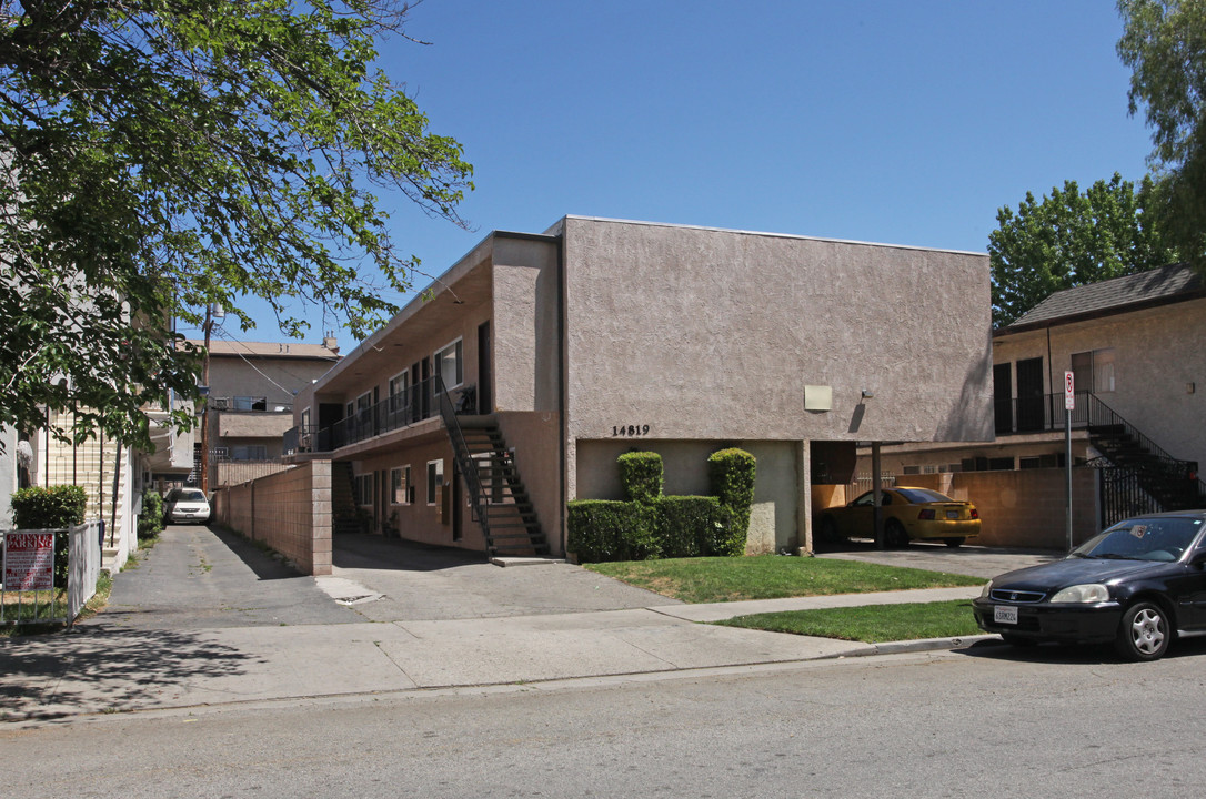 14819 Friar St in Van Nuys, CA - Building Photo