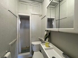 162 Endicott St, Unit 5R in Boston, MA - Building Photo