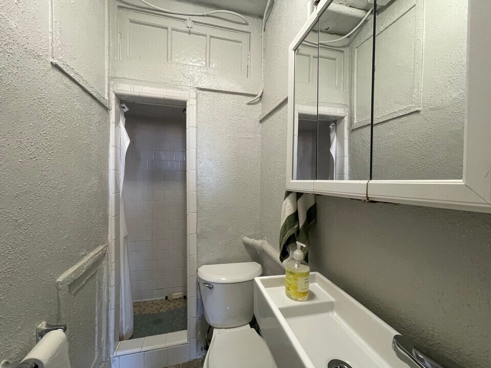 162 Endicott St, Unit 5R in Boston, MA - Building Photo