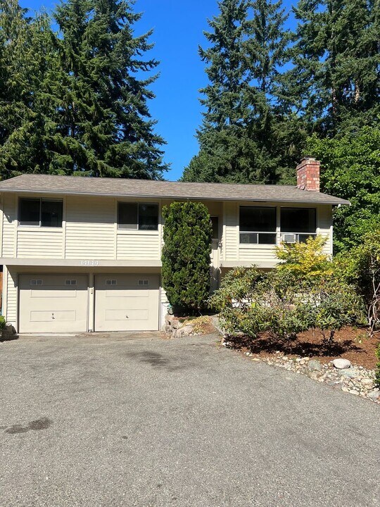 14144 76th Pl NE in Kirkland, WA - Building Photo