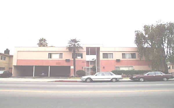 14825 Vanowen St in Van Nuys, CA - Building Photo - Building Photo