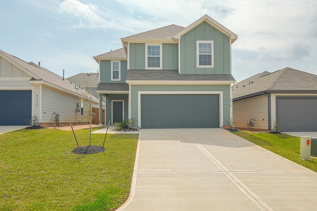 9219 Grace Rdg Dr in Willis, TX - Building Photo