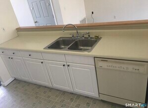 70 Hubbard Rd in Guilford, CT - Building Photo - Building Photo